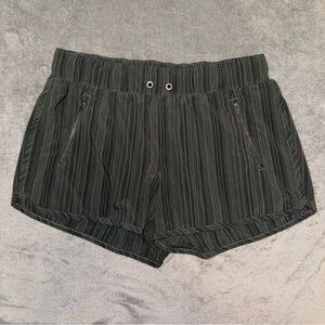 Athleta Stripe Sway Shorts 3” Women’s Size Medium